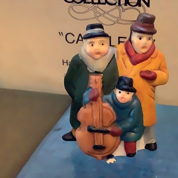 Dickens Carolers’ Heritage Village Collection  Porcelain figures set of 3. - Picture 3 of 11